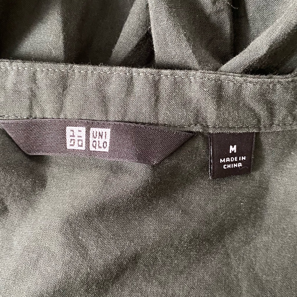 *SOLD* UNIQLO Forest Green Button Up Blouse - Picture 4 of 5